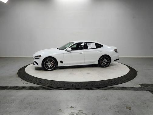 Uyuni White 2025 Genesis G70 2.5T RWD