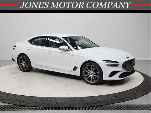 Uyuni White 2025 Genesis G70 2.5T RWD
