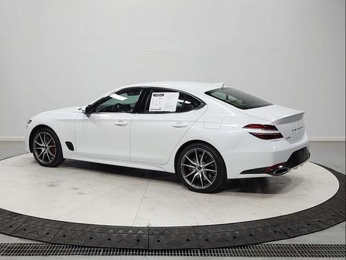 Uyuni White 2025 Genesis G70 2.5T RWD
