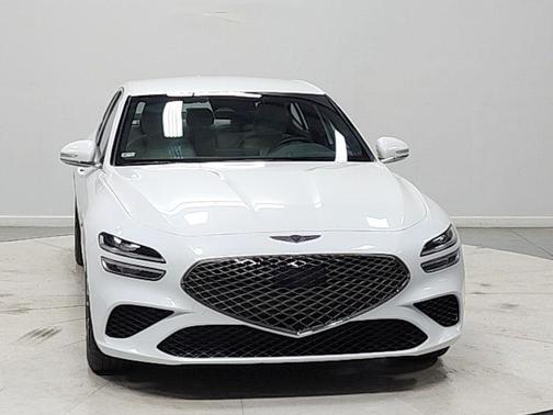Uyuni White 2025 Genesis G70 2.5T RWD