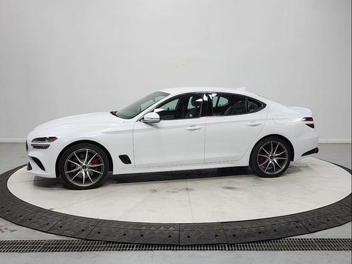 Uyuni White 2025 Genesis G70 2.5T RWD