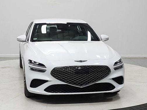 Uyuni White 2025 Genesis G70 2.5T RWD