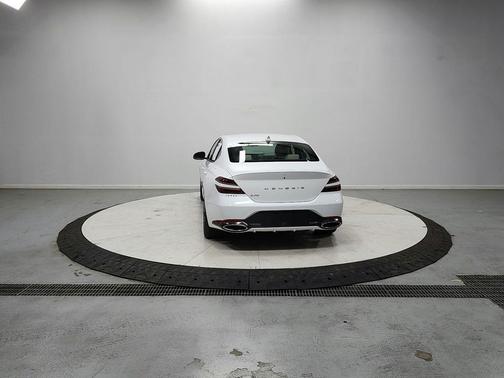 Uyuni White 2025 Genesis G70 2.5T RWD