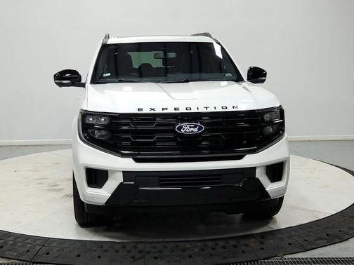 Star White Metallic Tri-Coat 2027 Ford Expedition Platinum