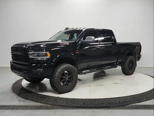 Diamond Black Crystal Pearlcoat 2019 RAM 2500 Laramie Crew Cab 4x4 6'4' Box