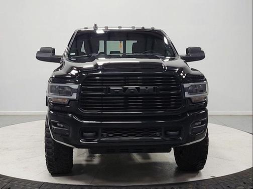 Diamond Black Crystal Pearlcoat 2019 RAM 2500 Laramie Crew Cab 4x4 6'4' Box