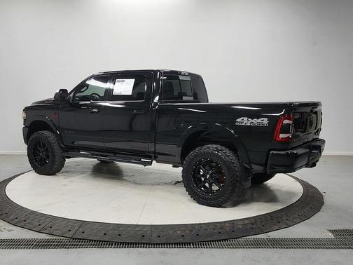 Diamond Black Crystal Pearlcoat 2019 RAM 2500 Laramie Crew Cab 4x4 6'4' Box