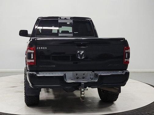 Diamond Black Crystal Pearlcoat 2019 RAM 2500 Laramie Crew Cab 4x4 6'4' Box