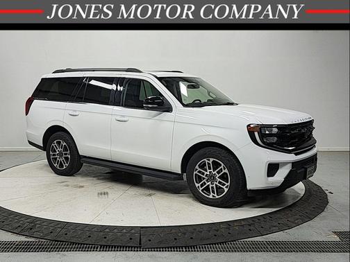 Oxford White 2025 Ford Expedition Active