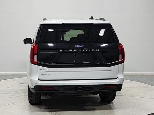 Oxford White 2025 Ford Expedition Active