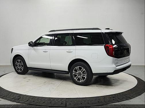 Oxford White 2025 Ford Expedition Active