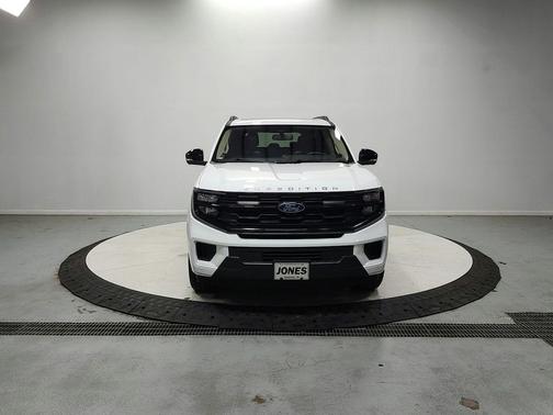 Oxford White 2025 Ford Expedition Active