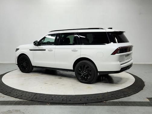 PRISTINE WHITE METALLIC 3C 2026 Lincoln Navigator Reserve