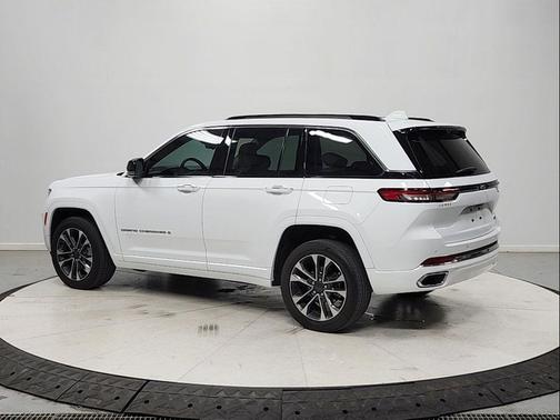 Bright White Clearcoat 2022 Jeep Grand Cherokee Overland