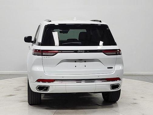 Bright White Clearcoat 2022 Jeep Grand Cherokee Overland