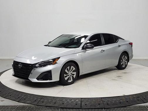 Brilliant Silver Metallic 2024 Nissan Altima S FWD