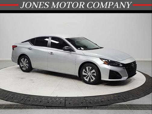 Brilliant Silver Metallic 2024 Nissan Altima S FWD