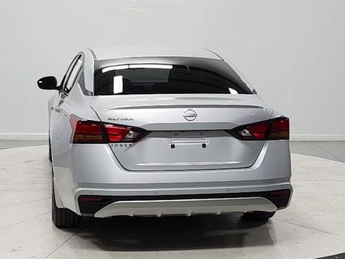 Brilliant Silver Metallic 2024 Nissan Altima S FWD