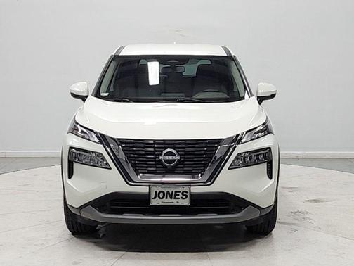 Pearl White Tricoat 2023 Nissan Rogue SV