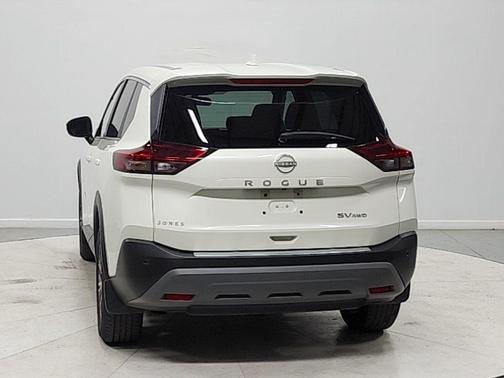 Pearl White Tricoat 2023 Nissan Rogue SV