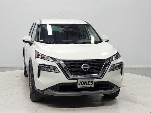 Pearl White Tricoat 2023 Nissan Rogue SV