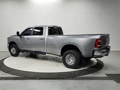 Billet Silver Metallic Clearcoat 2024 RAM 3500 Laramie Crew Cab 4x4 8' Box