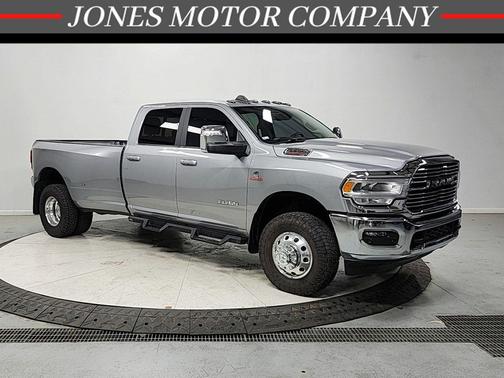 Billet Silver Metallic Clearcoat 2024 RAM 3500 Laramie Crew Cab 4x4 8' Box