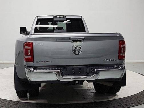 Billet Silver Metallic Clearcoat 2024 RAM 3500 Laramie Crew Cab 4x4 8' Box