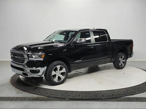 Diamond Black Crystal Pearlcoat 2023 RAM 1500 Laramie