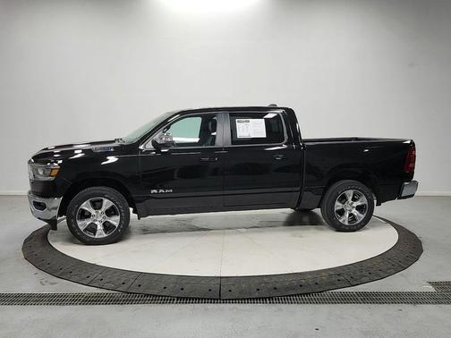 Diamond Black Crystal Pearlcoat 2023 RAM 1500 Laramie