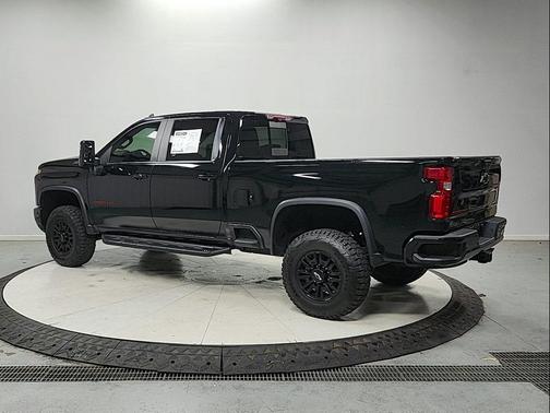 Black 2024 Chevrolet Silverado 2500 4WD Crew Cab Standard Bed ZR2