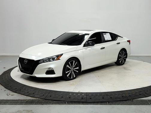 Pearl White Tricoat 2020 Nissan Altima SR FWD