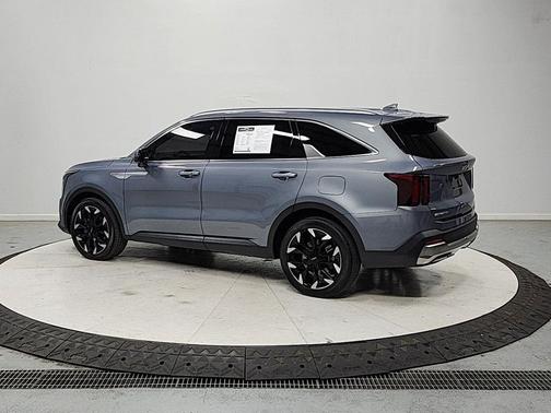 Everlasting Silver 2025 Kia Sorento EX