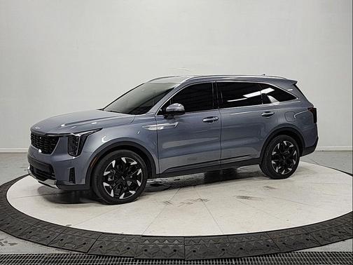 Everlasting Silver 2025 Kia Sorento EX
