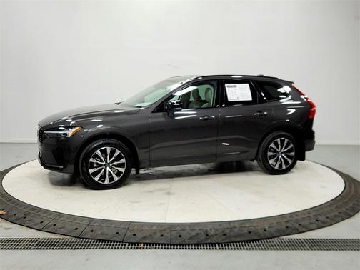 2024 Volvo XC60 B5 Plus Dark Theme