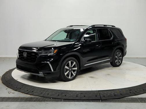 Crystal Black Pearl 2025 Honda Pilot Elite