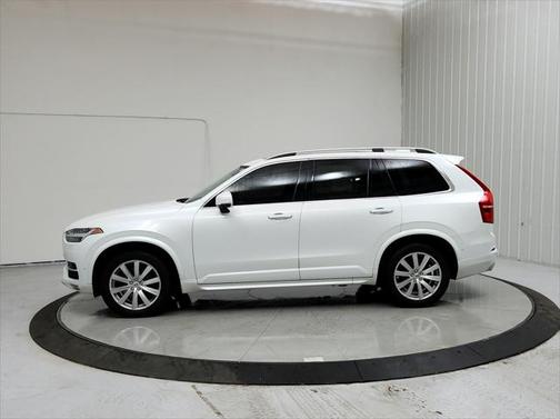 2017 Volvo XC90 T6 Momentum