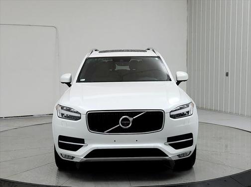 2017 Volvo XC90 T6 Momentum