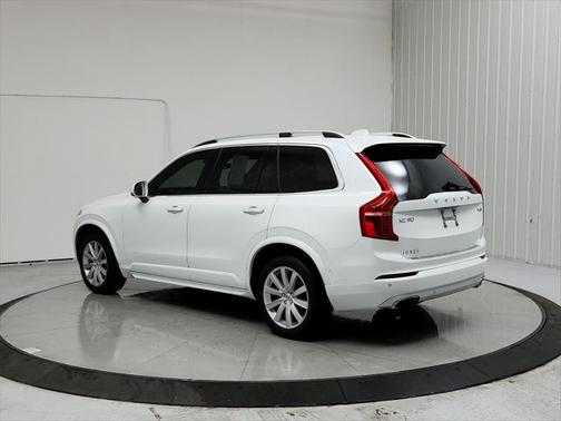 2017 Volvo XC90 T6 Momentum