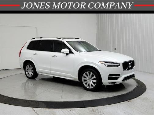 2017 Volvo XC90 T6 Momentum