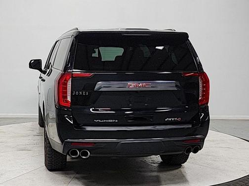 2023 GMC Yukon XL 4WD AT4