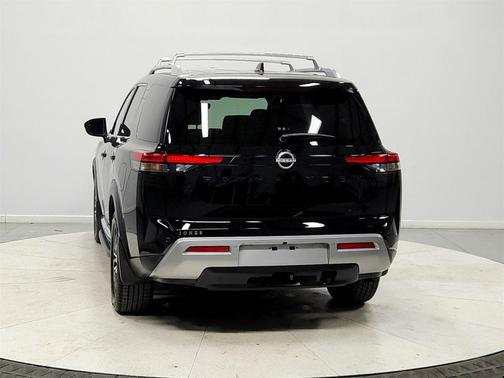 2024 Nissan Pathfinder Platinum 4WD