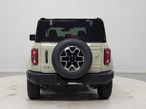 Desert Sand 2026 Ford Bronco Outer Banks