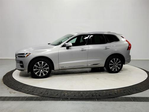 2023 Volvo XC60 B5 Plus Bright Theme