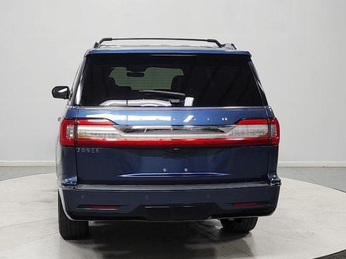 BLUE DIAMOND METALLIC 2019 Lincoln Navigator L Reserve