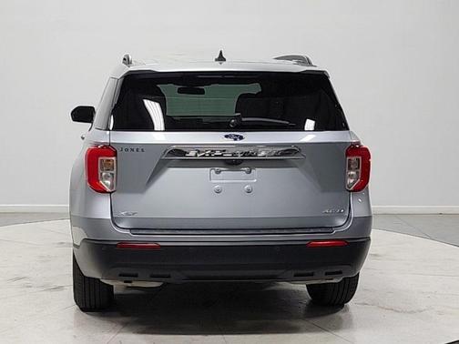 ICONIC SILVER METALLIC 2022 Ford Explorer XLT