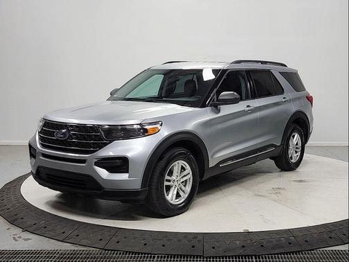 ICONIC SILVER METALLIC 2022 Ford Explorer XLT