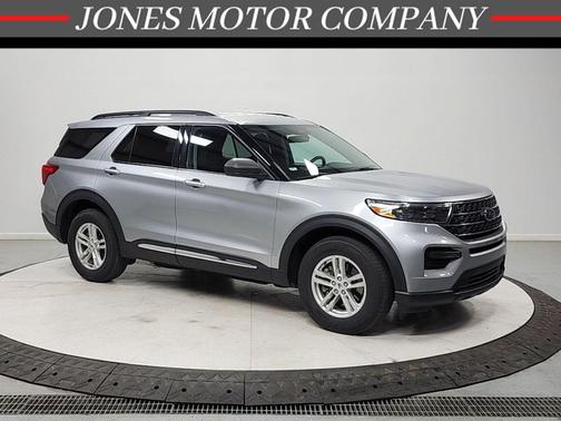 ICONIC SILVER METALLIC 2022 Ford Explorer XLT