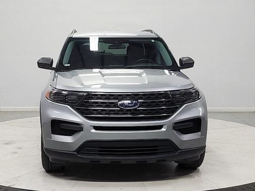 ICONIC SILVER METALLIC 2022 Ford Explorer XLT
