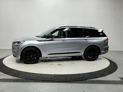 Silver Radiance Metallic Clearcoat 2024 Lincoln Aviator Black Label AWD